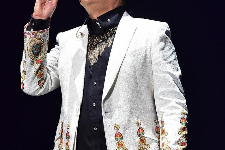 Cantopop singer Alan Tam said at his 40th-anniversary concert that he is confident he will sing until he is 80.