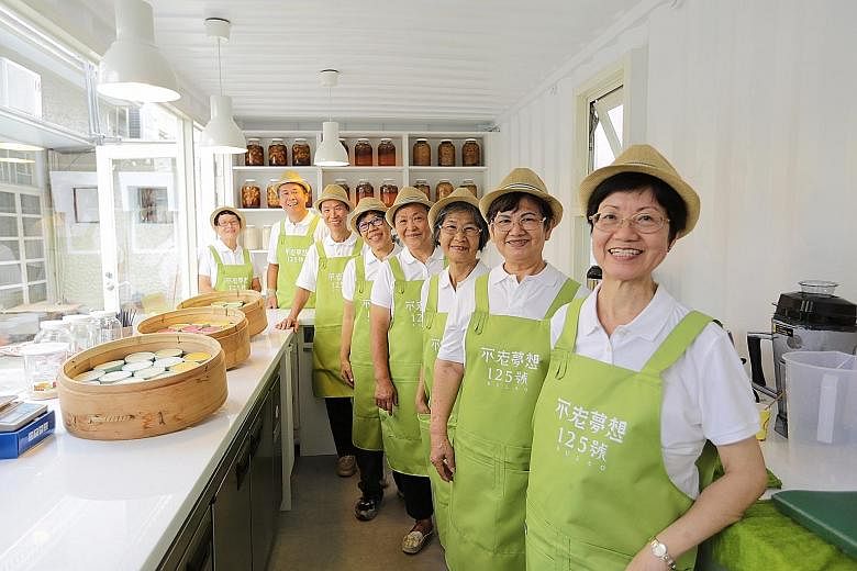 At Bu Lao 125 cafe, the average age of the eight workers is 68. The cafe is set up by welfare organisation Hongdao Foundation, which promotes active ageing. The cafe is the first of its kind in Taiwan.