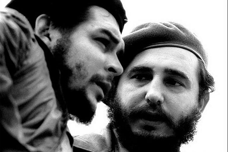 1960s: Fidel (right) having a conversation with Argentine guerilla leader Ernesto Che Guevara. JULY 1964: Fidel became a towering international figure whose importance in the 20th century far exceeded what might have been expected from the head of st