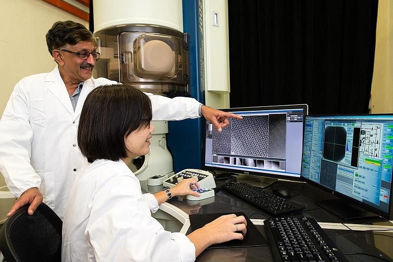 Left: Professor Subbu Venkatraman, chair of NTU's School of Materials Science and Engineering, and Associate Professor Lam Yeng Ming with a transmission electron microscope used to analyse materials at the nanoscale. Right: The machine developed by T