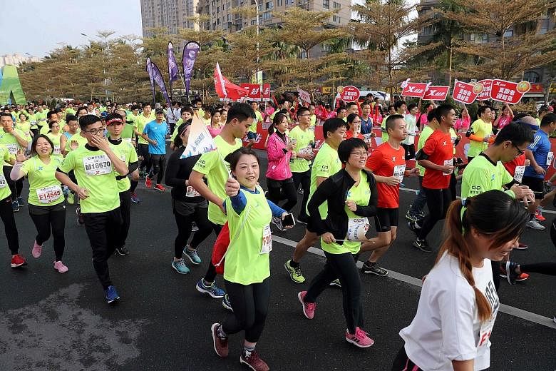 Half-marathoners enjoying themselves in Xiamen, Fujian, on Dec 10. A runner died of cardiorespiratory arrest 4.5km from the end and another died after finishing the race.