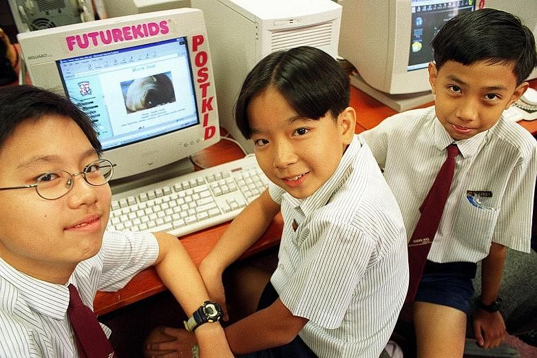 Radin Mas Primary School pupils, who designed a webpage on the zoo in 1999. In the 1990s, there was a push to use IT in schools.