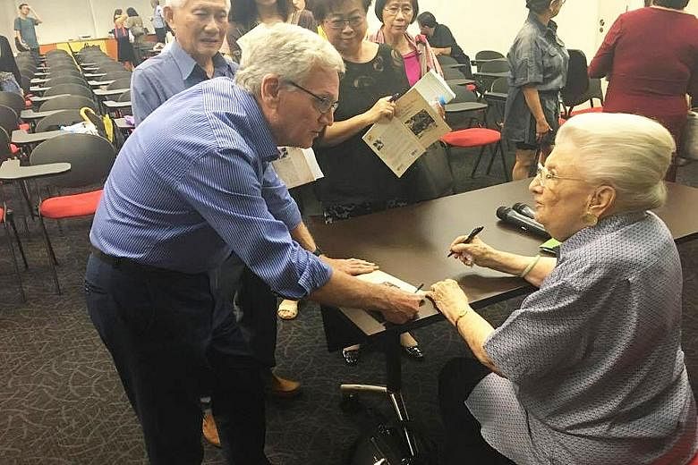 Australian author Edward Stokes chatting with Mrs Ann Wee at The Big Read Meet.