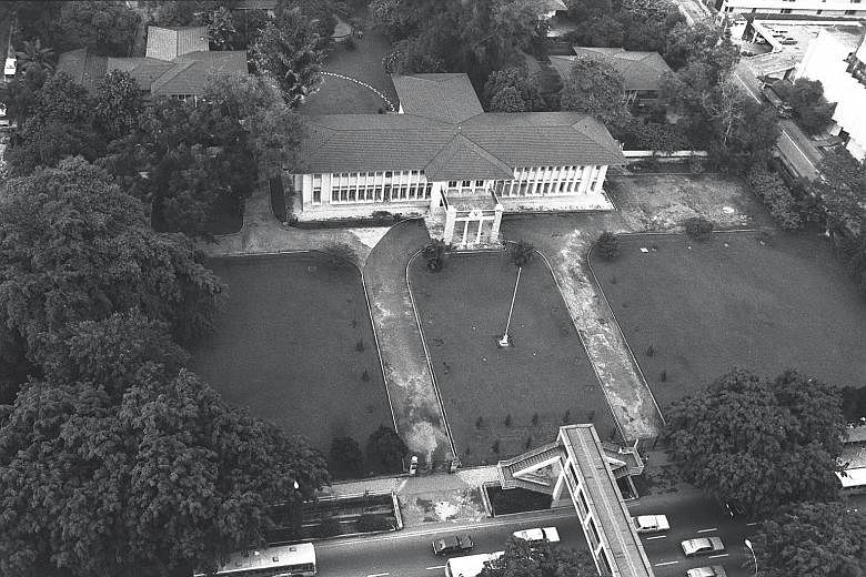 Above: The site where the old Thai Embassy building used to stand at 370, Orchard Road. Consular services and officials have moved to another building in the complex. Left: The old embassy building in 1981.
