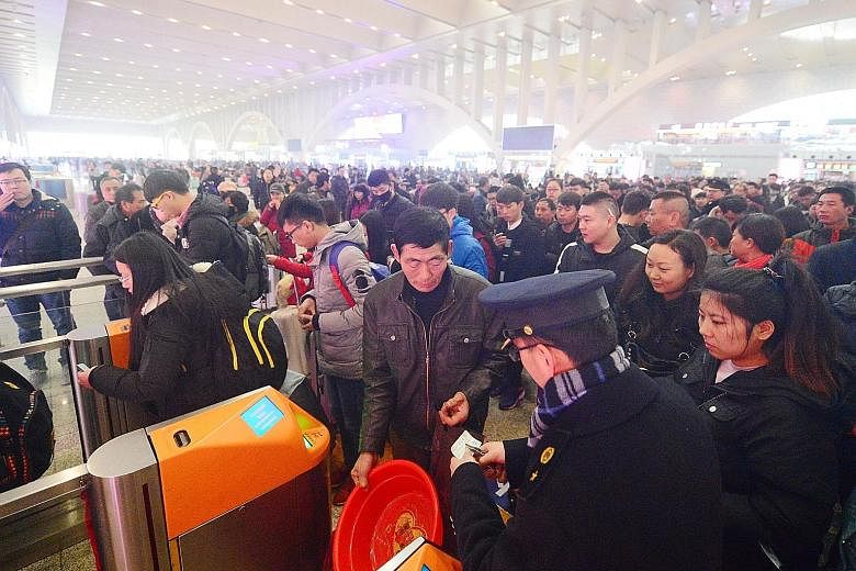 The total volume of passengers taking trains and airplanes during the annual Spring Festival travel rush will rise by about 10 per cent year on year, according to a report by the Chinese authorities.