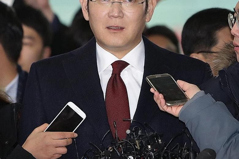 Vice-chairman Lee is accused of bribery involving Ms Park and her confidante Choi.