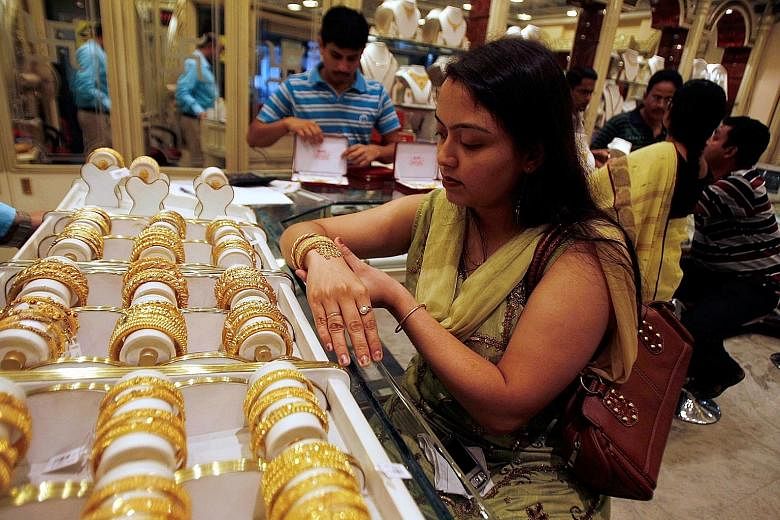 India's jewellery industry runs mostly on cash, something consumers have a lot less of these days following Prime Minister Narendra Modi's sweeping currency policy change.