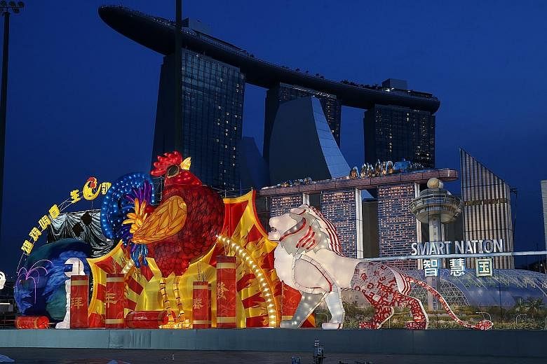 Rising to a height of 13m in the centre of the main lantern set piece at this year's River Hongbao is a fiery red rooster which will help usher in the Year of the Fire Rooster. Set against the backdrop of Marina Bay, the set piece, entitled Looking T