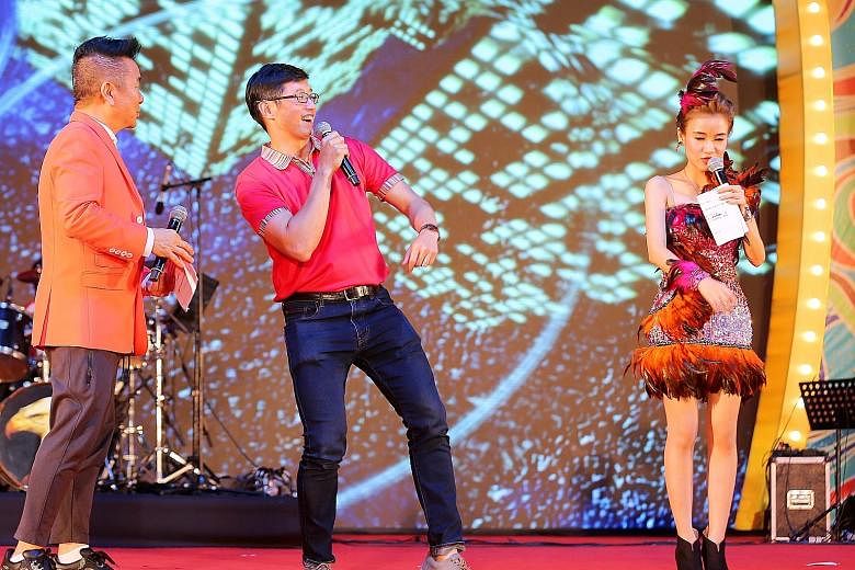 Chinese New Year revellers at the River Hongbao carnival held at The Float @ Marina Bay last night were serenaded by Minister of State for Manpower Teo Ser Luck. Mr Teo, the guest of honour at the event, sang the Chinese pop song Moonlight In The Cit
