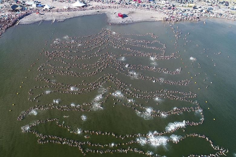 Nearly 2,000 people holding hands in a salty lake in Argentina set a new Guinness world record for the most people floating while connected. Experts from the Guinness Book of Records certified that 1,941 people free-floated in a line simultaneously f