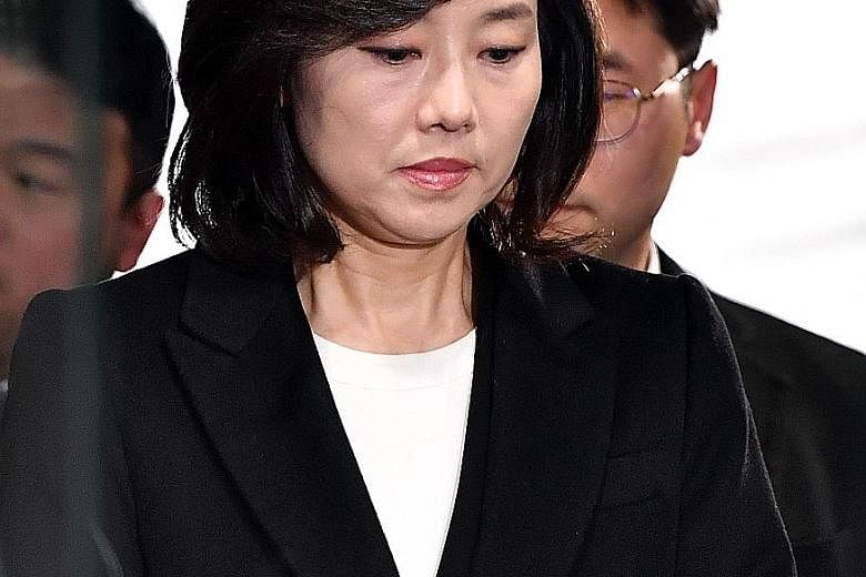 Former culture minister Cho was formally charged yesterday over the creation of a "blacklist" of more than 9,000 artists who voiced criticism of impeached President Park.