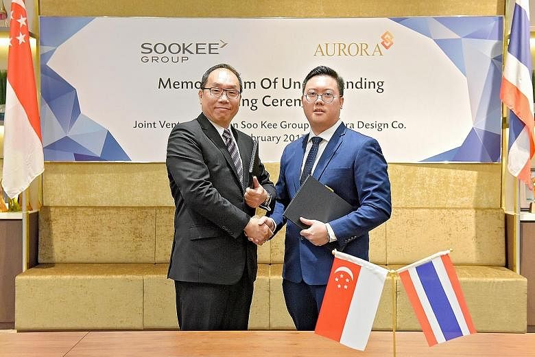Mr Peter Lim (left), Soo Kee Group chairman, and Mr Aniwat Srirungthum, Aurora Group chief executive, at the MOU signing yesterday. Soo Kee will hold a 40 per cent stake and Aurora a 60 per cent stake in the venture, which will sell gold and diamond 