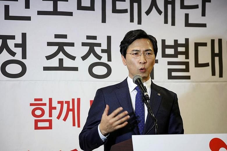 While Mr An is picking up support from older voters, he has also courted younger ones. Supporters have nicknamed him the "EXO of South Chungcheong", after a popular K-pop band.