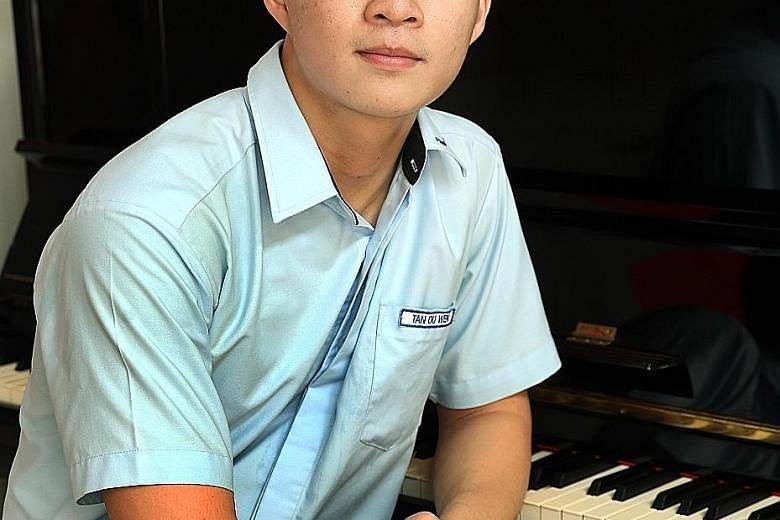 In 2015, Ou Wen formed a band called Order Of The Sixes with like-minded friends and played at his school's lunchtime concerts. He is also giving some of his peers free guitar lessons.