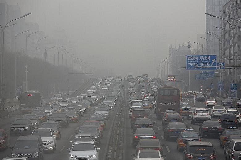Cars moving bumper to bumper on a congested highway on a polluted day in Beijing on Jan 5. The smog across the Beijing-Tianjin-Hebei region is expected to peak today and tomorrow in terms of severity and coverage, according to the China National Envi