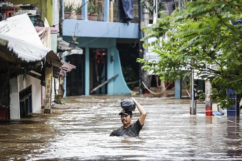 A heavy downpour in Jakarta that started on Monday has unleashed one of the city's worst floods in recent years, causing many to evacuate and schools to shut. There have been no fatalities, although there were about 480 emergency reports related to t