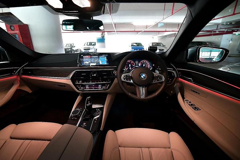 The BMW 540i has a spacious cabin, which is equipped with many gadgets, starting with a large infotainment touchscreen.