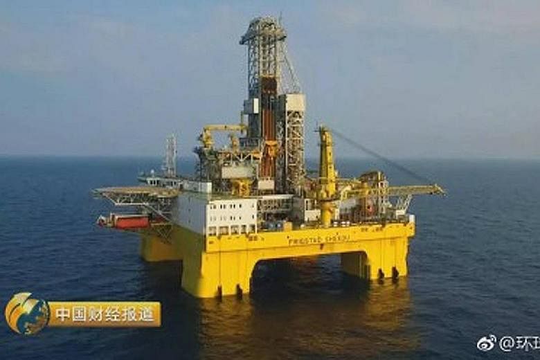 The Bluewhale 1 has a maximum operating depth of 3,658m, and can drill a further 15,240m into the earth's crust. The Hope 6, a floating platform for oil production, storage and unloading, can hold up to 44,000 barrels of crude oil. The Jiaolong desce