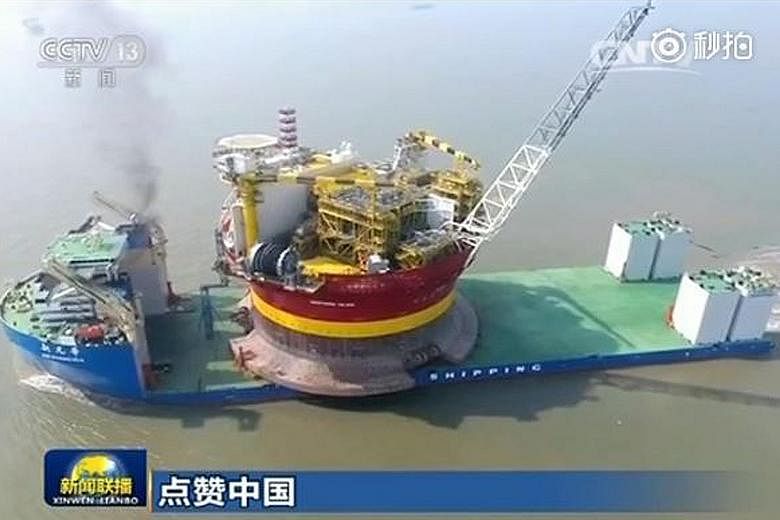 The Bluewhale 1 has a maximum operating depth of 3,658m, and can drill a further 15,240m into the earth's crust. The Hope 6, a floating platform for oil production, storage and unloading, can hold up to 44,000 barrels of crude oil. The Jiaolong desce