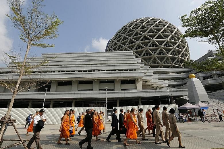 Thai monks and representatives of the National Office of Buddhism were present as DSI officers searched inside Wat Dhammakaya temple yesterday.