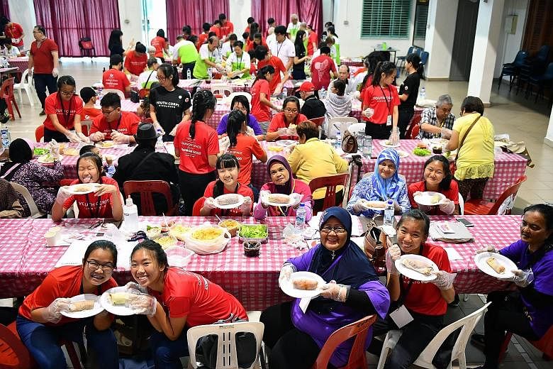 The young and the old joined hands in Ang Mo Kio yesterday to make 168 rolls of popiah, since the number sounds like "prosperity all the way" in Chinese. Eighty students from various schools made the dish with 80 seniors from the Comnet Senior Servic