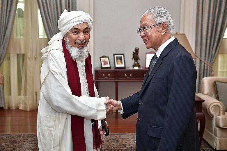 Shaykh Abdallah Bin Bayyah, the president of the Forum for Promoting Peace in Muslim Societies, and the forum's vice-president Hamza Yusuf meeting Prime Minister Lee Hsien Loong and Singapore's Mufti Fatris Bakaram yesterday. The Shaykh is in Singapo