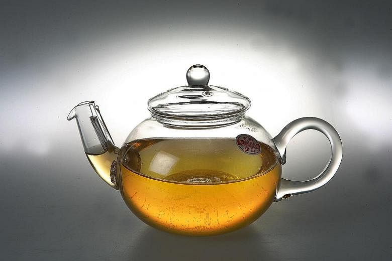 Tea leaves contain chemicals with anti-inflammatory and antioxidant properties, which may protect the brain.