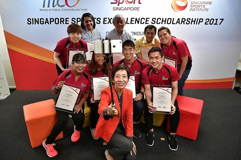 Minister for Culture, Community and Youth Grace Fu taking a wefie with some of the new recipients (or their representatives) of the Sports Excellence Scholarship, including Teo Shun Xie (standing, right). The multi-million dollar programme has been p