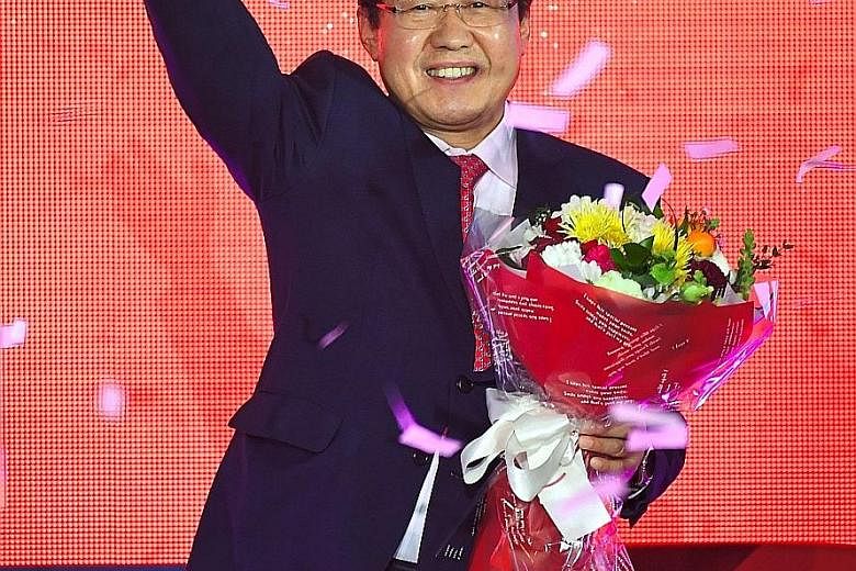 Mr Hong at yesterday's convention where he was named the Liberty Korea Party's presidential candidate.