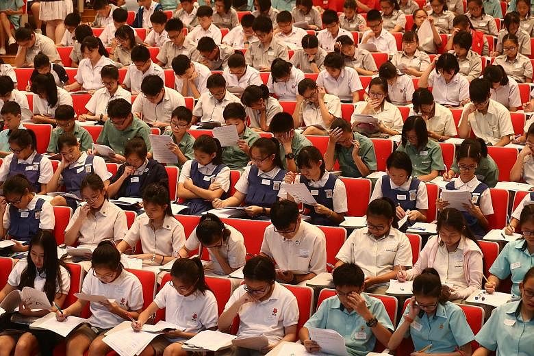 These students looked like they were taking an examination but they were not. Instead, they were participating in a nationwide quiz that aims to promote Chinese culture and cultivate an interest in learning Chinese. A record 1,700 students from 75 sc