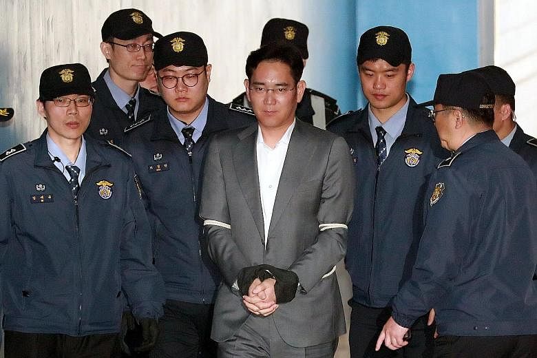 Lee Jae Yong at the Seoul Central District Court yesterday. Besides bribery, he is accused of hiding assets overseas, perjury and hiding criminal profits.