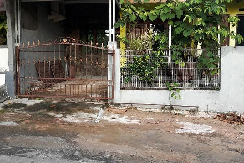 Militant suspect Gigih Rahmat Dewa once lived in Griya KPN estate in Batam. He was said to have gathered members of the Katibah Gonggong Rebus militant cell for shooting practice sessions at an open space behind the estate. The house in Taman Mediter