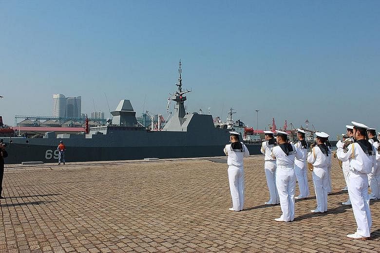 The RSS Intrepid, the first Singapore navy ship to call at a Chinese port this year, received a warm welcome by the Chinese navy and military band in Qingdao yesterday.