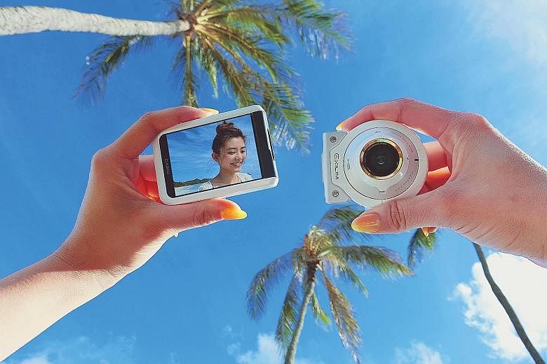 The Casio Exilim EX-FR100L's detachable camera lens unit allows you to take selfies from a distance.