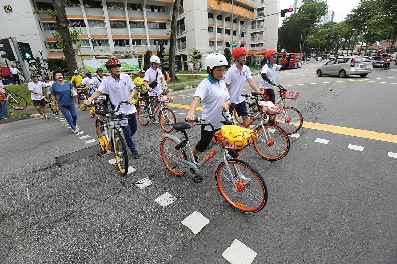 Community cyclists took a ride around the Jurong Lake District yesterday, after a memorandum of understanding was signed between the Jurong-Clementi Town Council and representatives of the three bike-sharing companies.