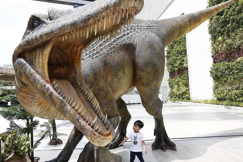 A model of the dinosaur Siamosaurus suteethorni on display outside a shopping mall in Bangkok, Thailand, yesterday. Siamosaurus suteethorni was a theropod dinosaur species that lived during the early Cretaceous period more than 100 million years ago.