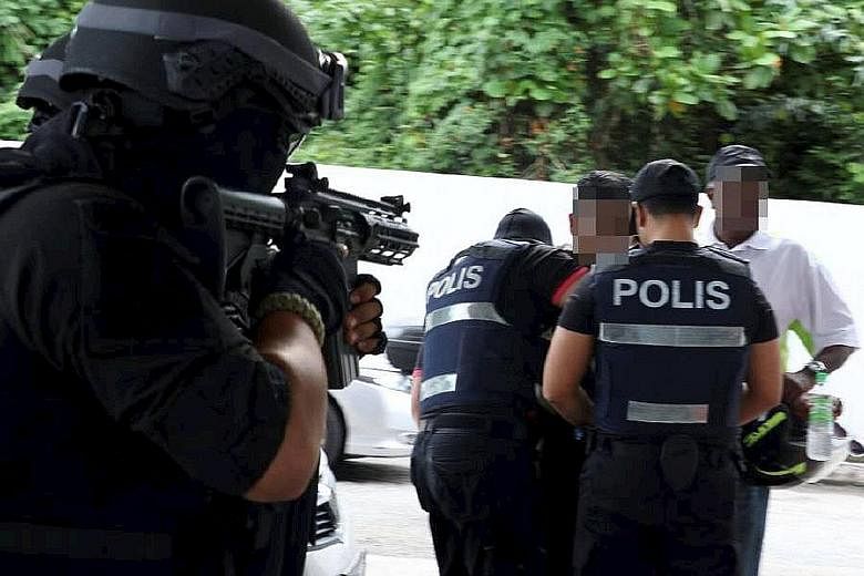 Malaysian police have arrested six people in a nationwide swoop in the last few weeks, including two militants in Kelantan, believed to be involved in the smuggling of weapons from southern Thailand for ISIS.
