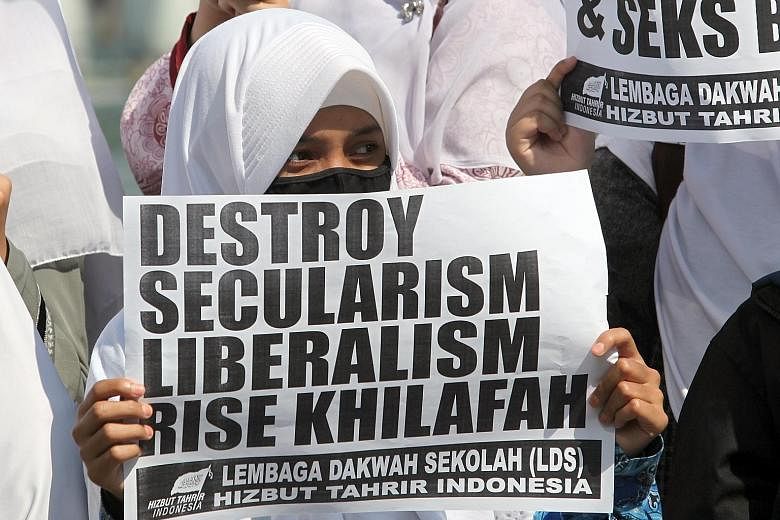 An HTI supporter during a past rally. The Indonesian government yesterday said it aims to take legal measures to dissolve the radical Islamist group. Protesters from the Hizb ut-Tahrir Indonesia (HTI) rallying in support of Muslim clerics at the Nati