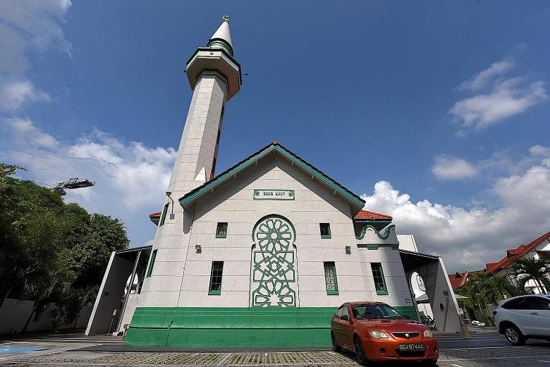 Alkaff Upper Serangoon Mosque was the only mosque to feature an Ottoman-style minaret in the 1930s. It was also the tallest minaret islandwide when it was first erected. The mosque has prayer space for up to 1,200 worshippers, and during special occa