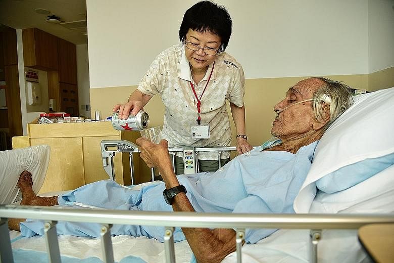 Madam Pauline Teo pouring beer for Mr Klassen Alaric Philip at the Assisi hospice, which grants patients' special requests.
