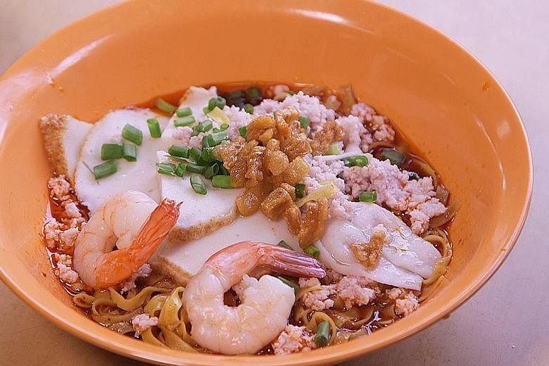 Teochew-style fishball noodles comes with fried lard and housemade chillli sauce.