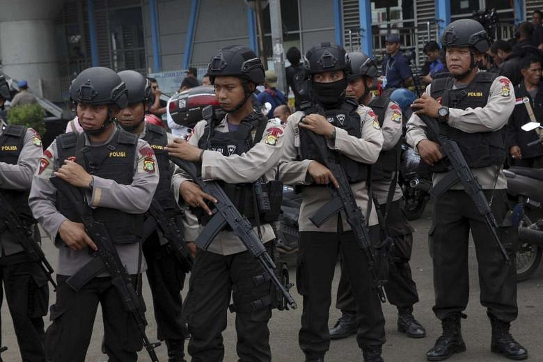 Indonesia Police Arrest 3 For Alleged Links To Jakarta Suicide Bombings ...