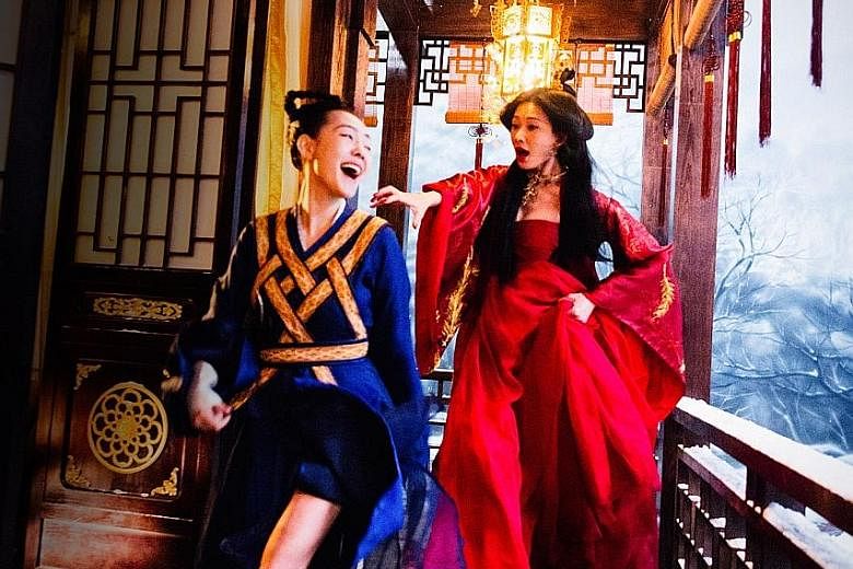 In Didi's Dreams, Dee Hsu (left) is an aspiring actress who has a superstar sister, played by Lin Chi-ling (right).