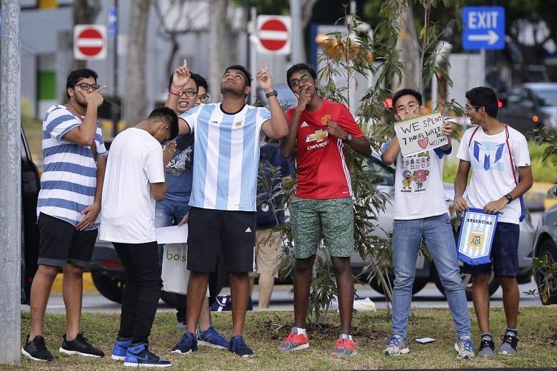 Football: Fans welcome Argentina football team, Messi spotted on ...