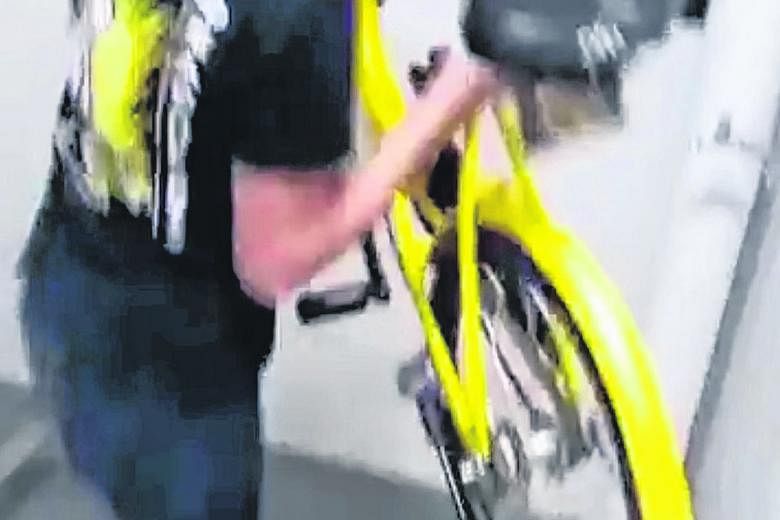 A screenshot of the video that went viral, showing someone throwing an ofo bicycle from an HDB block.