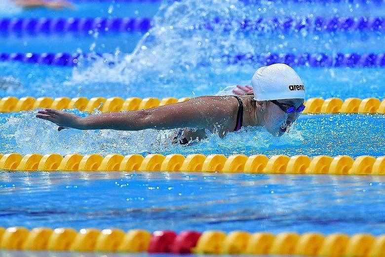 Quah Jing Wen powering her way to a national U-17 record and meet record in the 200m butterfly at the Singapore National Swimming C'ships. She won the event in 2:12.95.