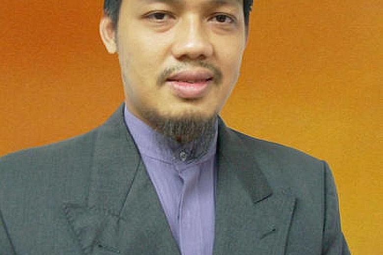 Malaysia's most- wanted terrorist and former lecturer Mahmud Ahmad has largely managed to stay under the radar so far.