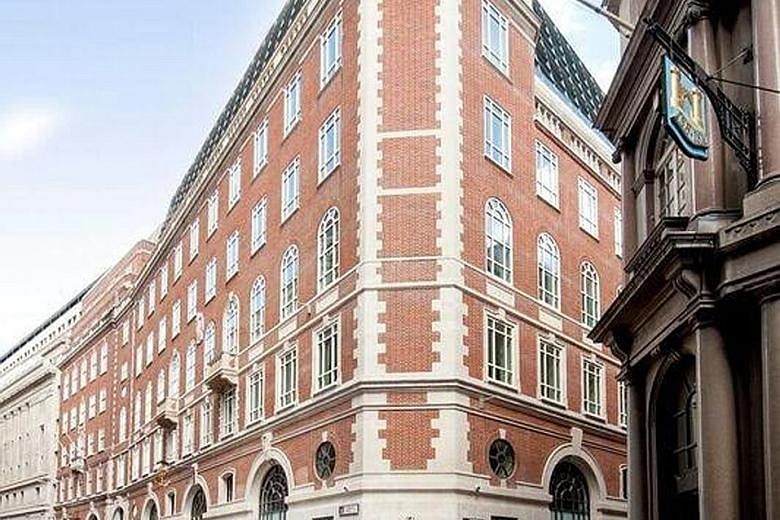 The Lombard Street office building benefits from excellent transport links with convenient access to the rest of central London, commuter destinations and London's airports.