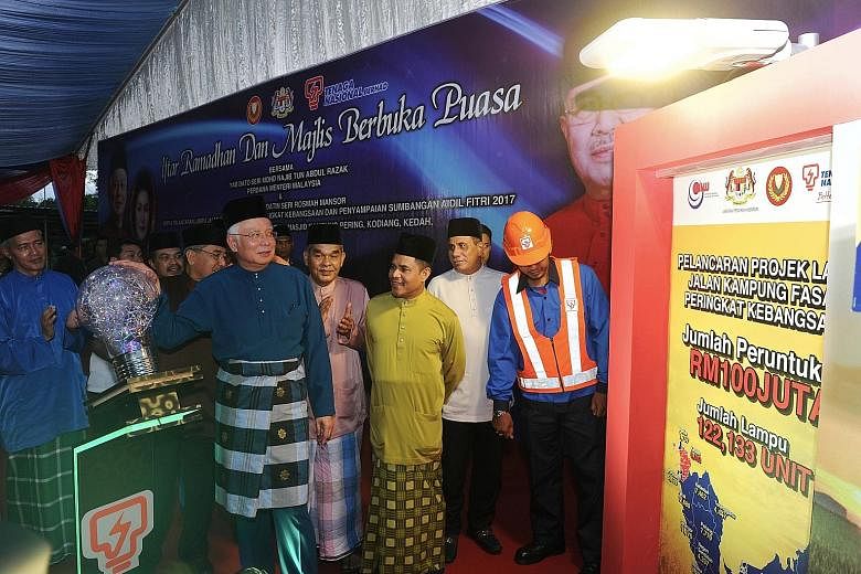 Prime Minister Najib Razak launching the national Lamps For Village Roads Project at Kampung Pering, Kubang Pasu, in Kedah on Monday.