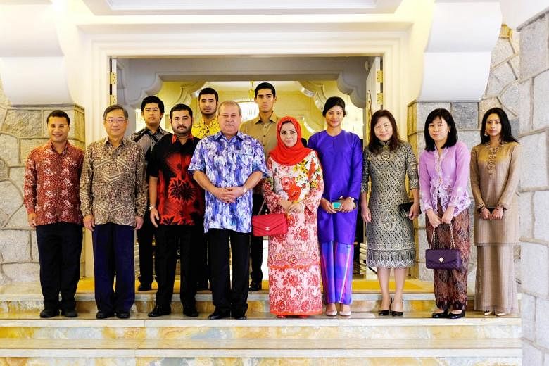 Ministers Gan Kim Yong and Desmond Lee visit Sultan of Johor | The ...